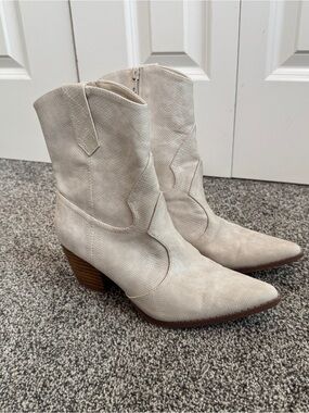 Coconuts by Matisse Bambi Western Ankle Booties Beige Snake Print Size 7.5
